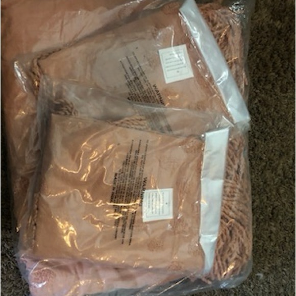 Twin size Harper chenille bedspread - Picture 2 of 2